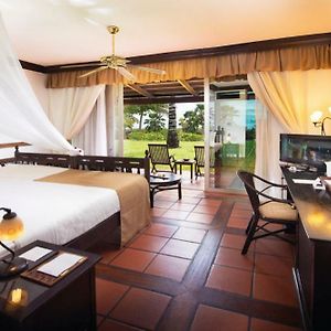 Zimmer mit Kingsize-Bett